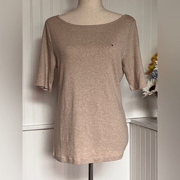Tommy Hilfiger Short Sleeve Beige Top NWT - Picture 1 of 5